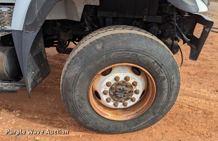 image for item MN9833 2012 International WorkStar 7400  digger derrick truck