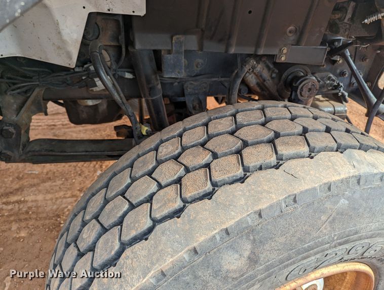 image for item MN9833 2012 International WorkStar 7400  digger derrick truck