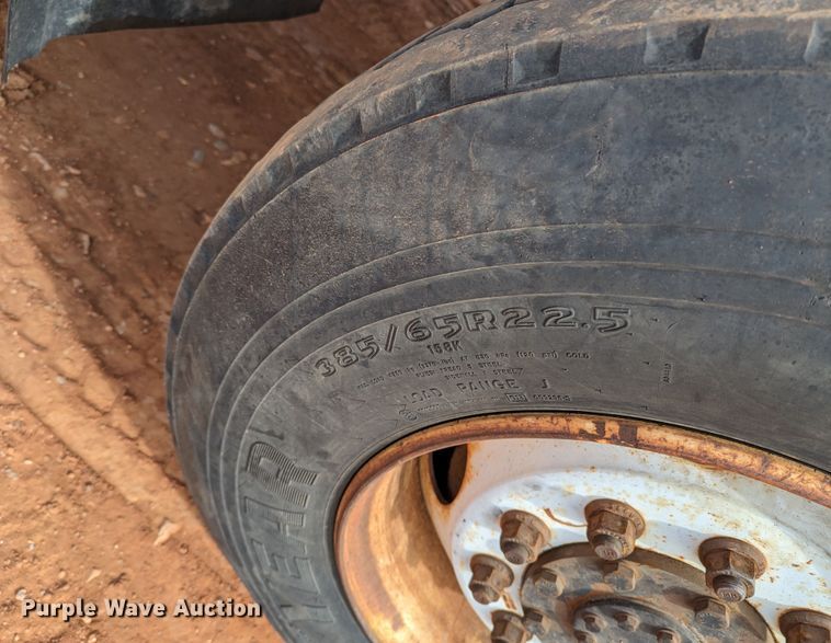 image for item MN9833 2012 International WorkStar 7400  digger derrick truck