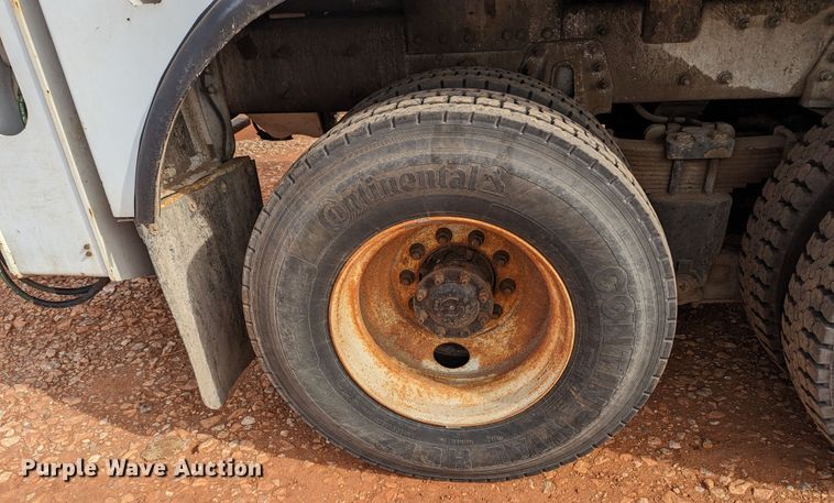 image for item MN9833 2012 International WorkStar 7400  digger derrick truck