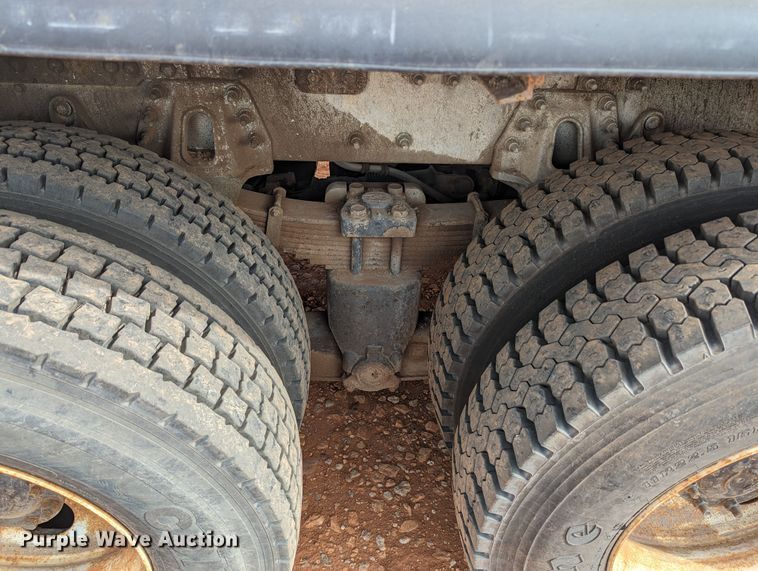 image for item MN9833 2012 International WorkStar 7400  digger derrick truck