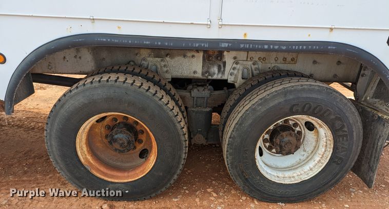 image for item MN9833 2012 International WorkStar 7400  digger derrick truck