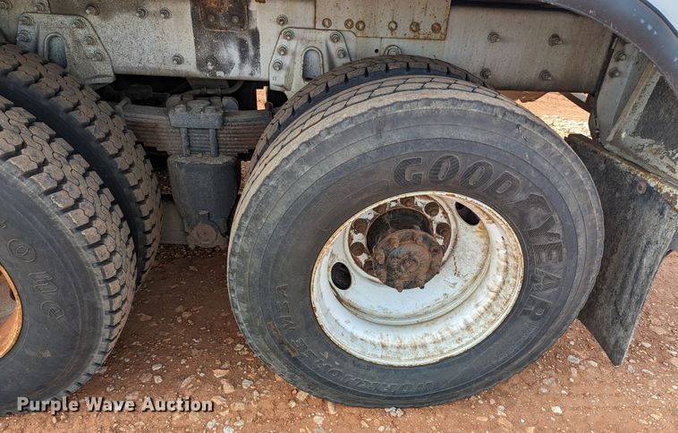 image for item MN9833 2012 International WorkStar 7400  digger derrick truck