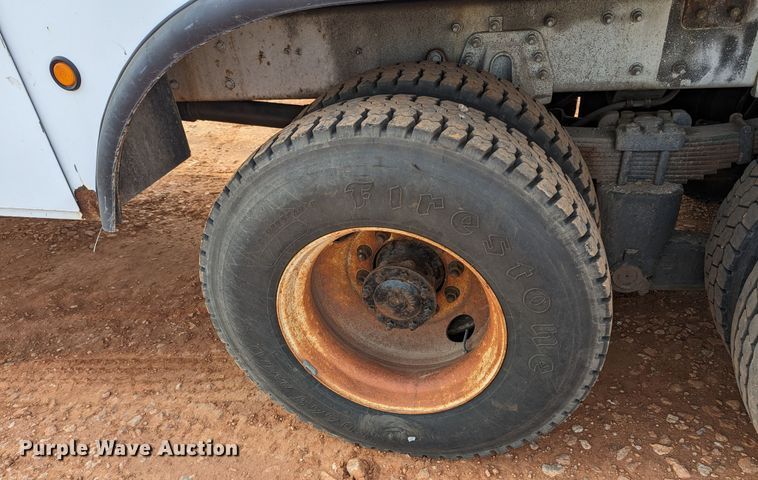 image for item MN9833 2012 International WorkStar 7400  digger derrick truck