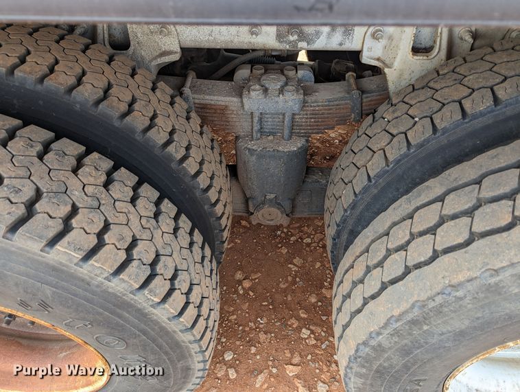 image for item MN9833 2012 International WorkStar 7400  digger derrick truck