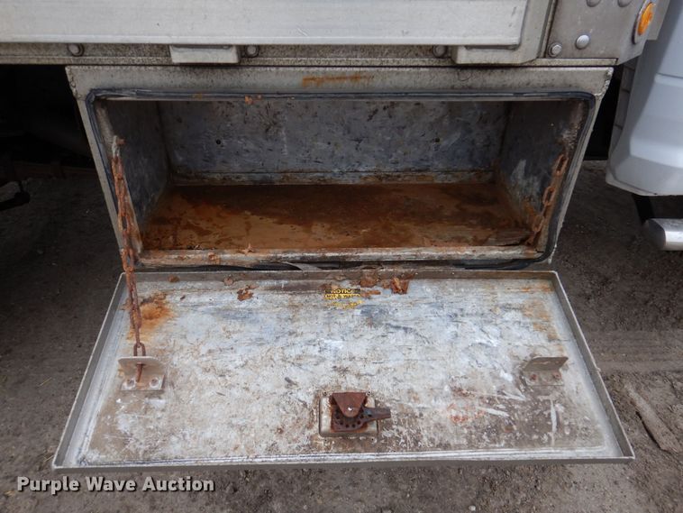 image for item MO9544 2017 Dodge Ram 5500HD  Crew Cab flatbed truck