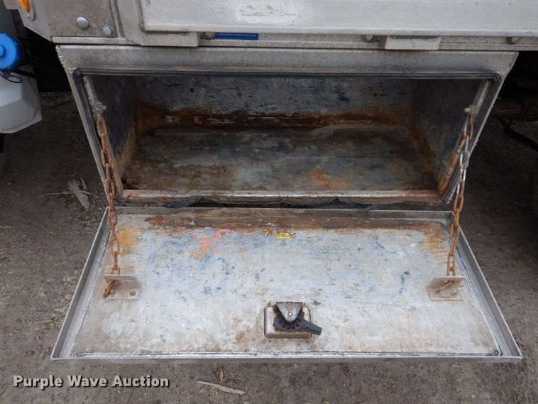 image for item MO9544 2017 Dodge Ram 5500HD  Crew Cab flatbed truck