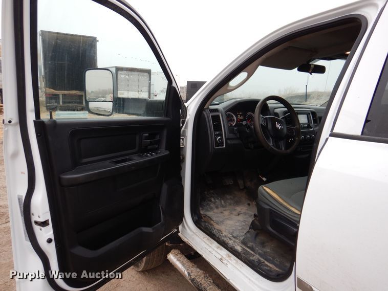 image for item MO9544 2017 Dodge Ram 5500HD  Crew Cab flatbed truck