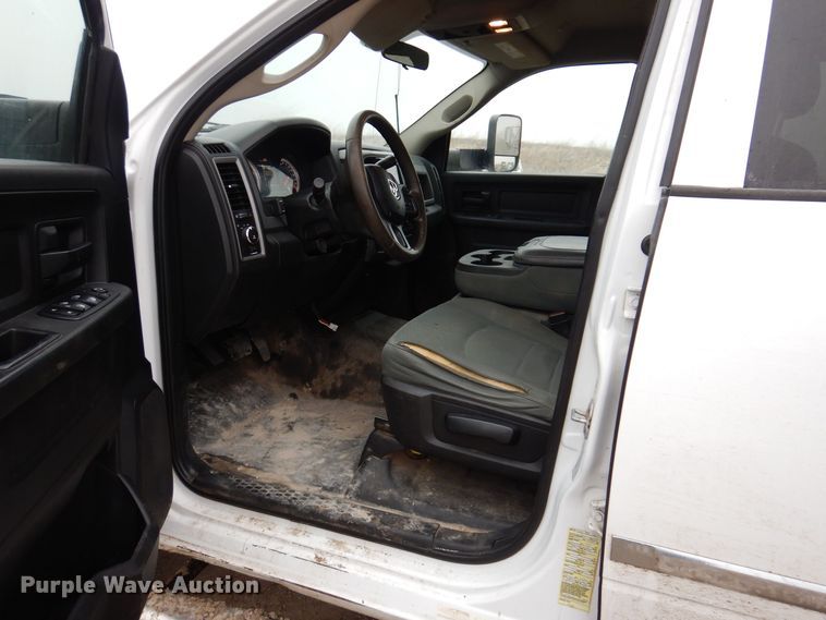 image for item MO9544 2017 Dodge Ram 5500HD  Crew Cab flatbed truck