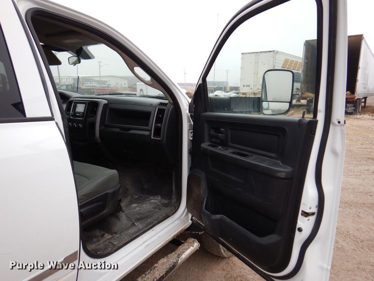 image for item MO9544 2017 Dodge Ram 5500HD  Crew Cab flatbed truck