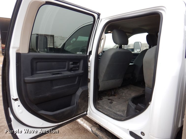 image for item MO9544 2017 Dodge Ram 5500HD  Crew Cab flatbed truck