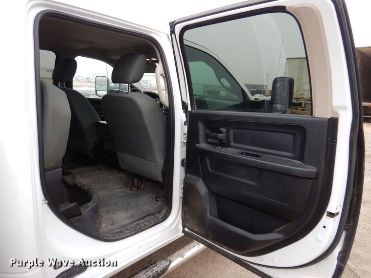 image for item MO9544 2017 Dodge Ram 5500HD  Crew Cab flatbed truck