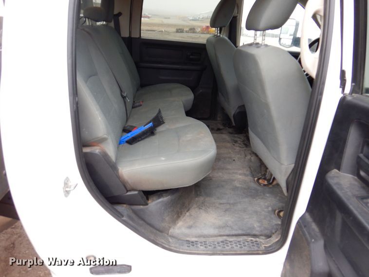 image for item MO9544 2017 Dodge Ram 5500HD  Crew Cab flatbed truck