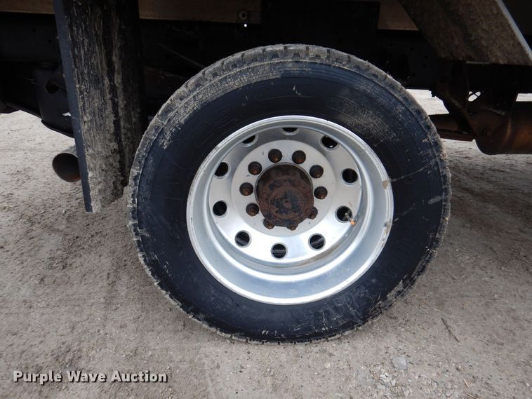 image for item MO9544 2017 Dodge Ram 5500HD  Crew Cab flatbed truck