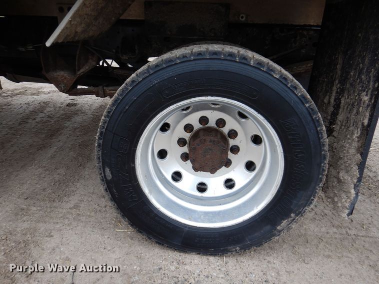 image for item MO9544 2017 Dodge Ram 5500HD  Crew Cab flatbed truck