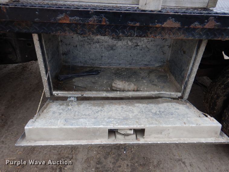 image for item MO9545 2014 Dodge Ram 5500HD  Crew Cab flatbed truck