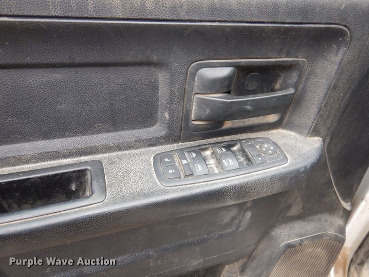 image for item MO9545 2014 Dodge Ram 5500HD  Crew Cab flatbed truck