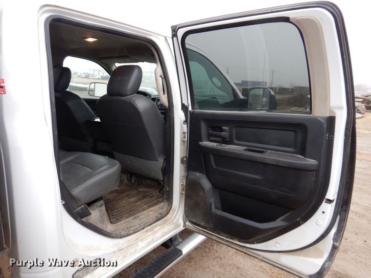 image for item MO9545 2014 Dodge Ram 5500HD  Crew Cab flatbed truck