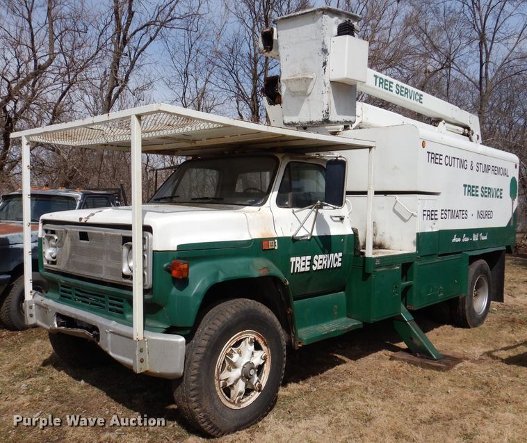 image for item MO9564 1982 GMC 7000  bucket truck