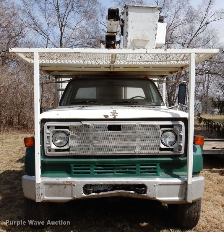 image for item MO9564 1982 GMC 7000  bucket truck