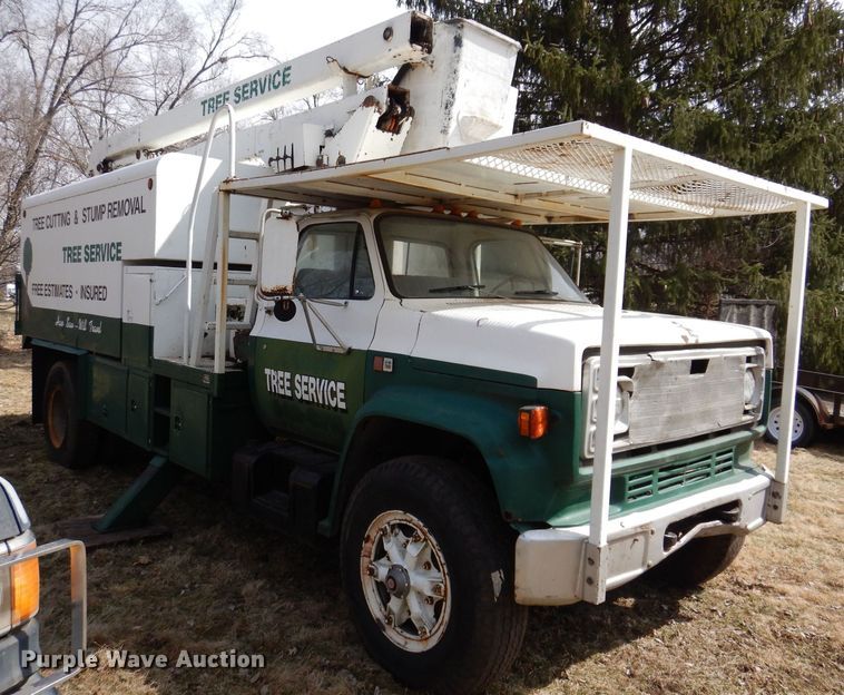 image for item MO9564 1982 GMC 7000  bucket truck