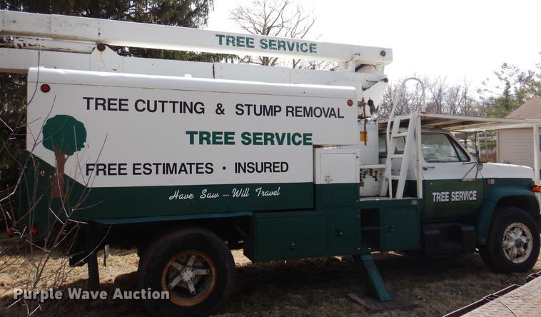 image for item MO9564 1982 GMC 7000  bucket truck