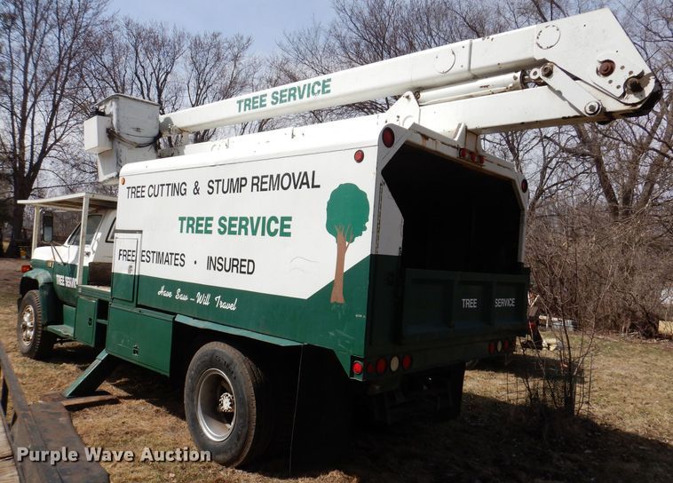 image for item MO9564 1982 GMC 7000  bucket truck