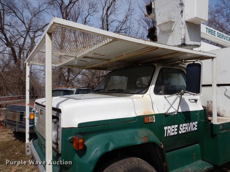 image for item MO9564 1982 GMC 7000  bucket truck