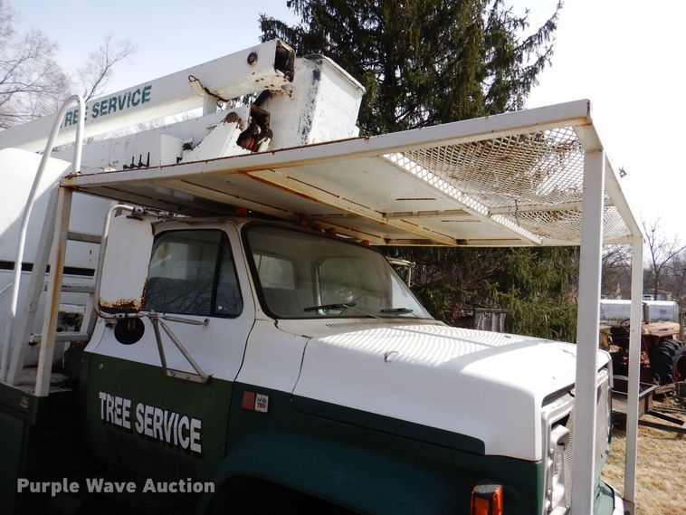 image for item MO9564 1982 GMC 7000  bucket truck