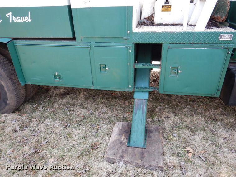 image for item MO9564 1982 GMC 7000  bucket truck