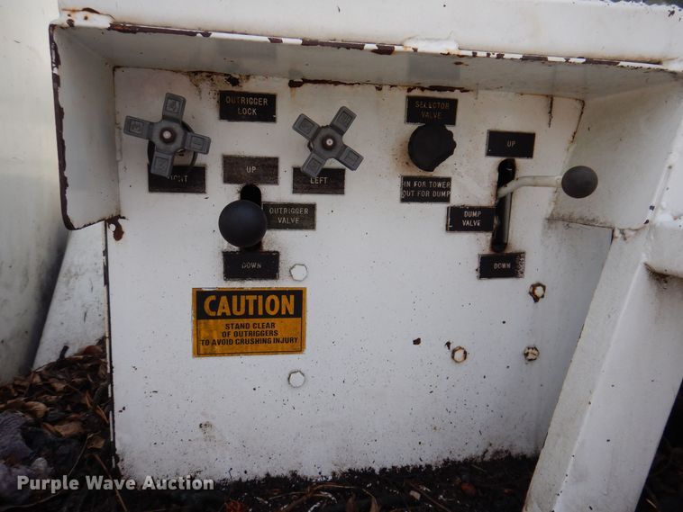 image for item MO9564 1982 GMC 7000  bucket truck