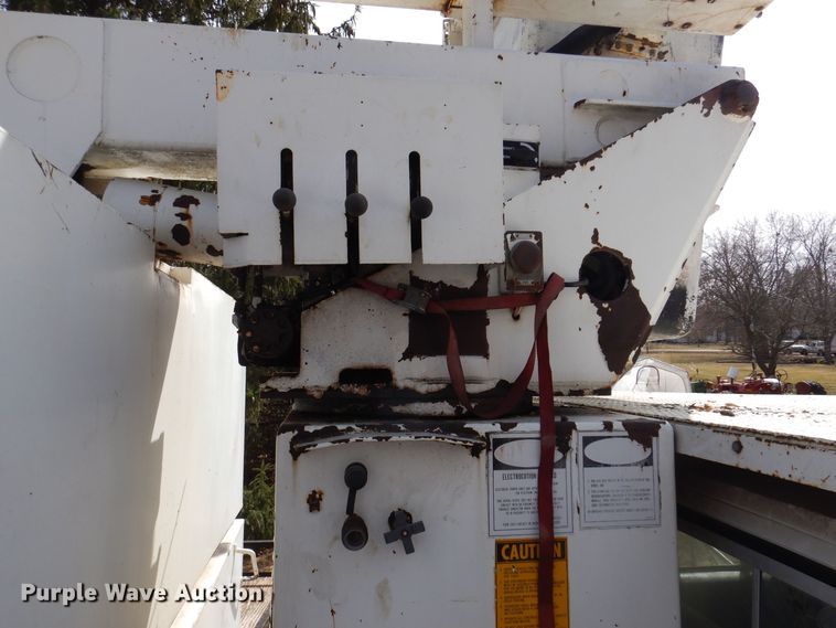 image for item MO9564 1982 GMC 7000  bucket truck