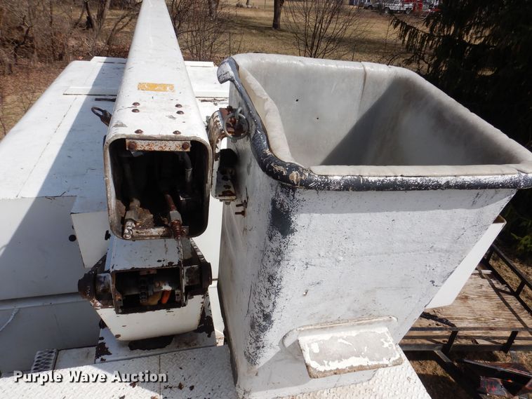 image for item MO9564 1982 GMC 7000  bucket truck