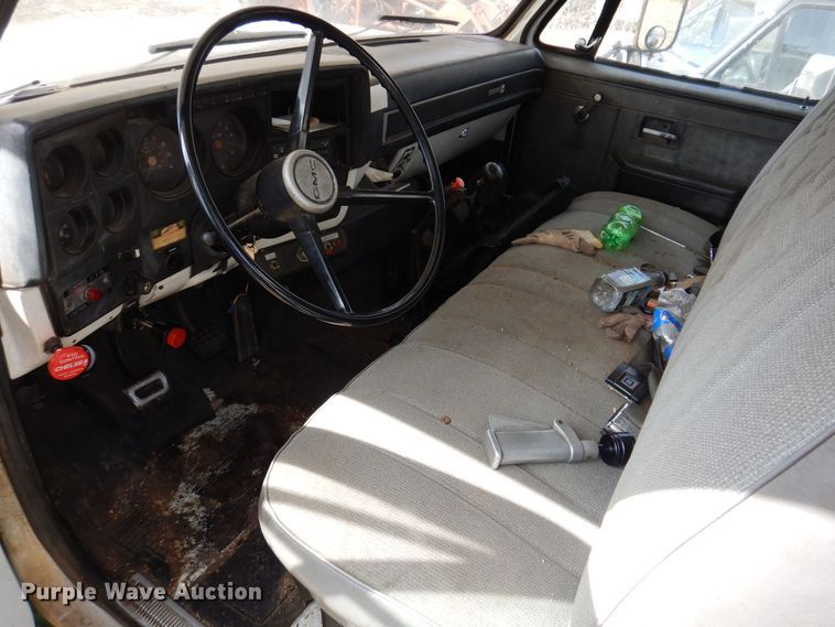 image for item MO9564 1982 GMC 7000  bucket truck