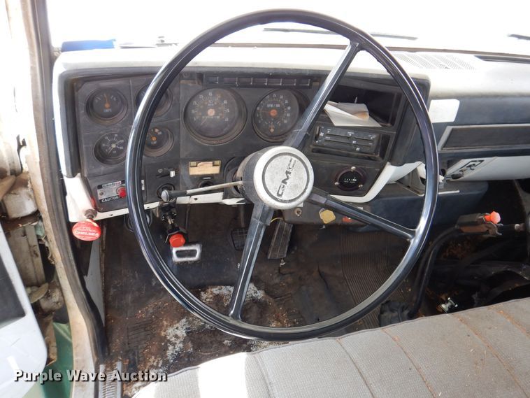 image for item MO9564 1982 GMC 7000  bucket truck