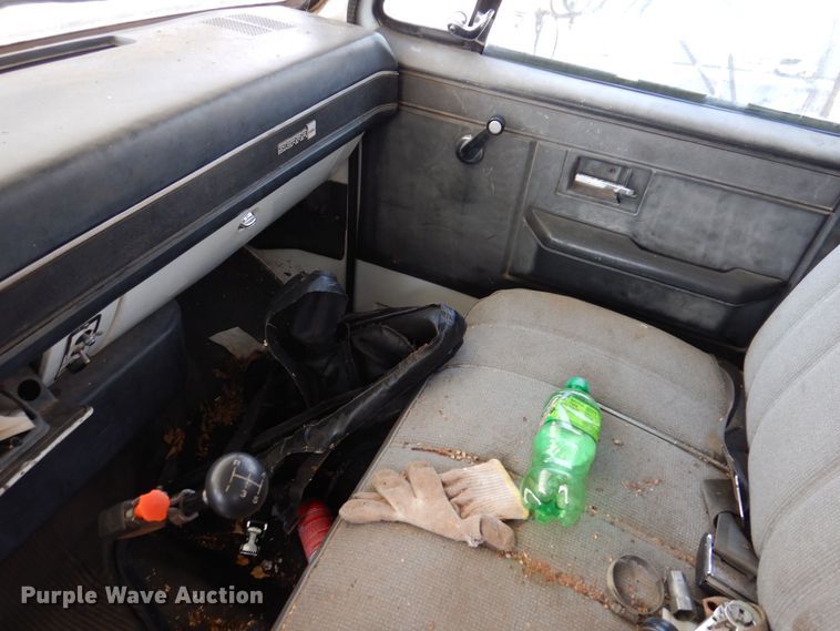 image for item MO9564 1982 GMC 7000  bucket truck