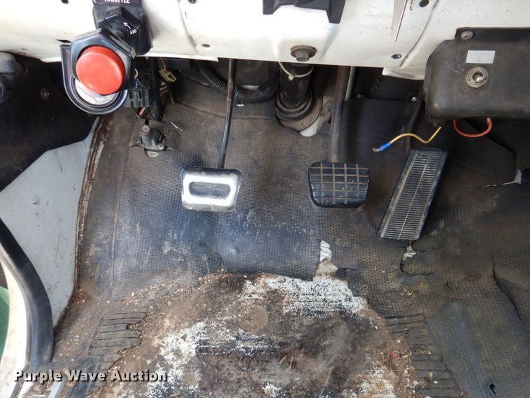 image for item MO9564 1982 GMC 7000  bucket truck