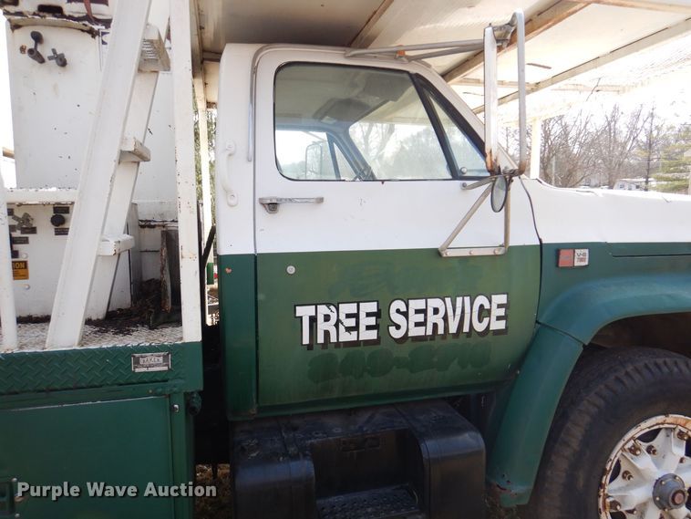 image for item MO9564 1982 GMC 7000  bucket truck