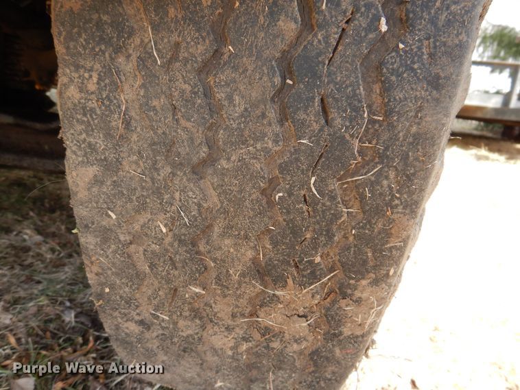 image for item MO9564 1982 GMC 7000  bucket truck