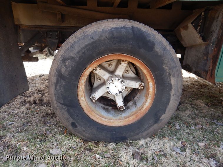 image for item MO9564 1982 GMC 7000  bucket truck