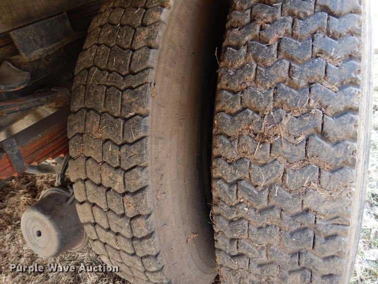 image for item MO9564 1982 GMC 7000  bucket truck