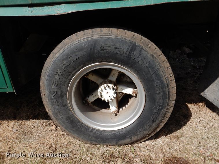 image for item MO9564 1982 GMC 7000  bucket truck