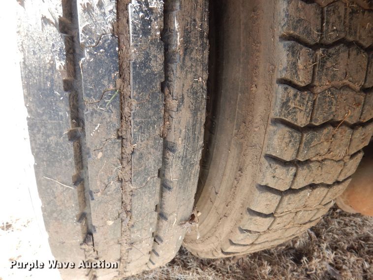 image for item MO9564 1982 GMC 7000  bucket truck