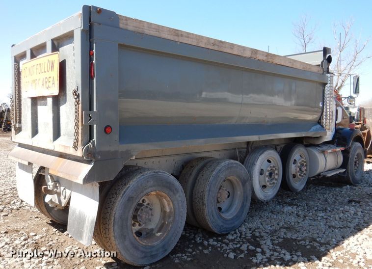 image for item MO9575 2004 Kenworth T800  dump truck