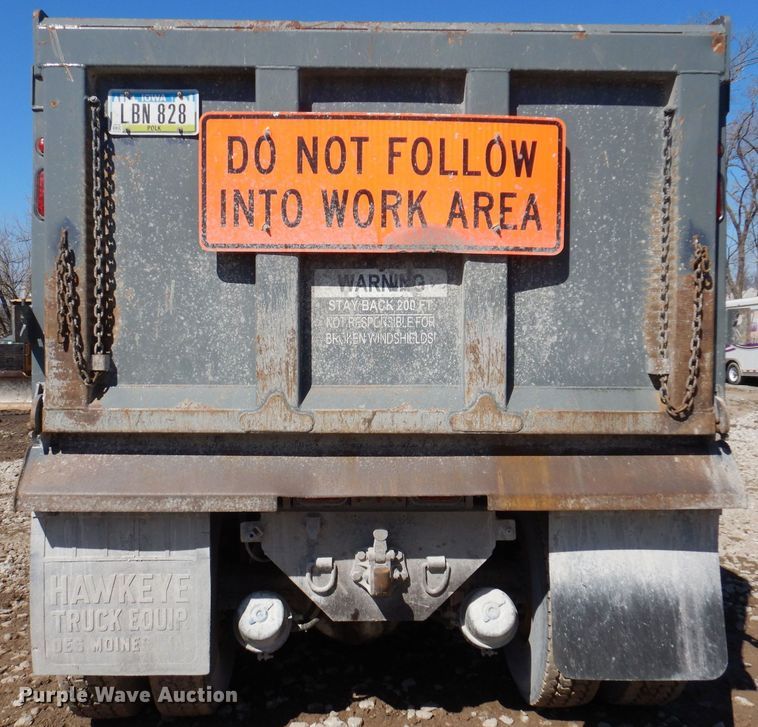 image for item MO9575 2004 Kenworth T800  dump truck