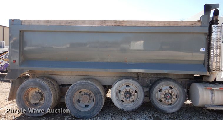 image for item MO9575 2004 Kenworth T800  dump truck