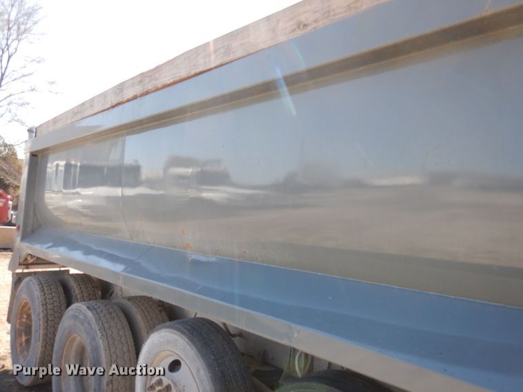 image for item MO9575 2004 Kenworth T800  dump truck