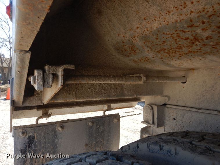 image for item MO9575 2004 Kenworth T800  dump truck