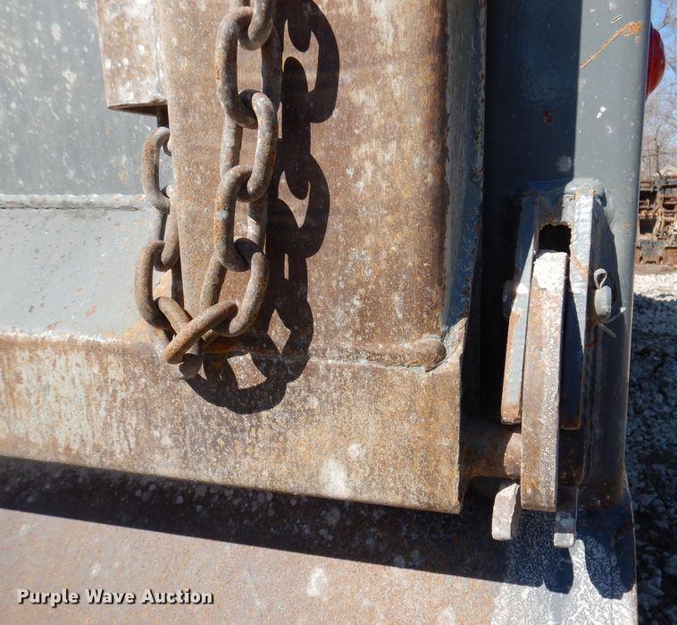 image for item MO9575 2004 Kenworth T800  dump truck