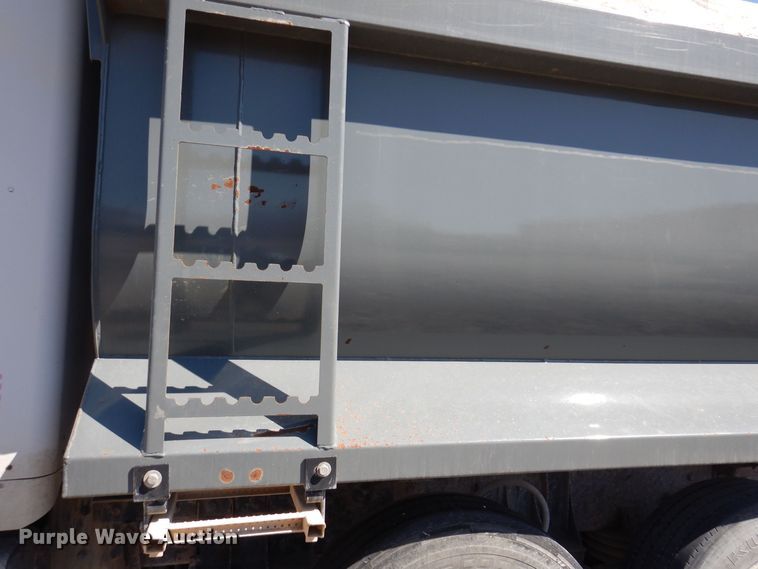 image for item MO9575 2004 Kenworth T800  dump truck